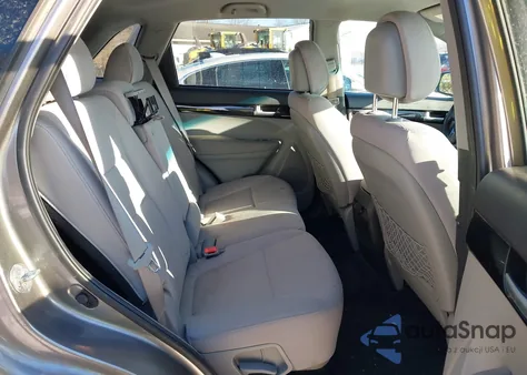 2015 Kia Sorento Lx z USA, uszkodzony, nr VIN 5XYKT3A6XFG654737